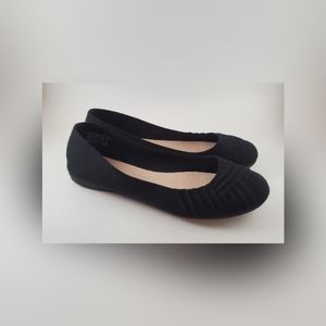 Women's size 12 wide black flats